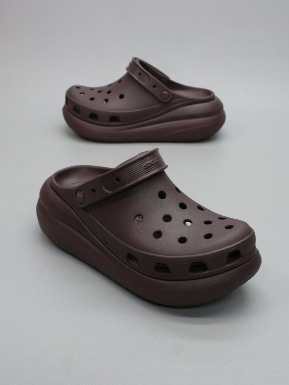 Crocs men's 9 (Ladies 11) Classic Crush Clogs Dark Cherry Platform Slip-on Shoes
